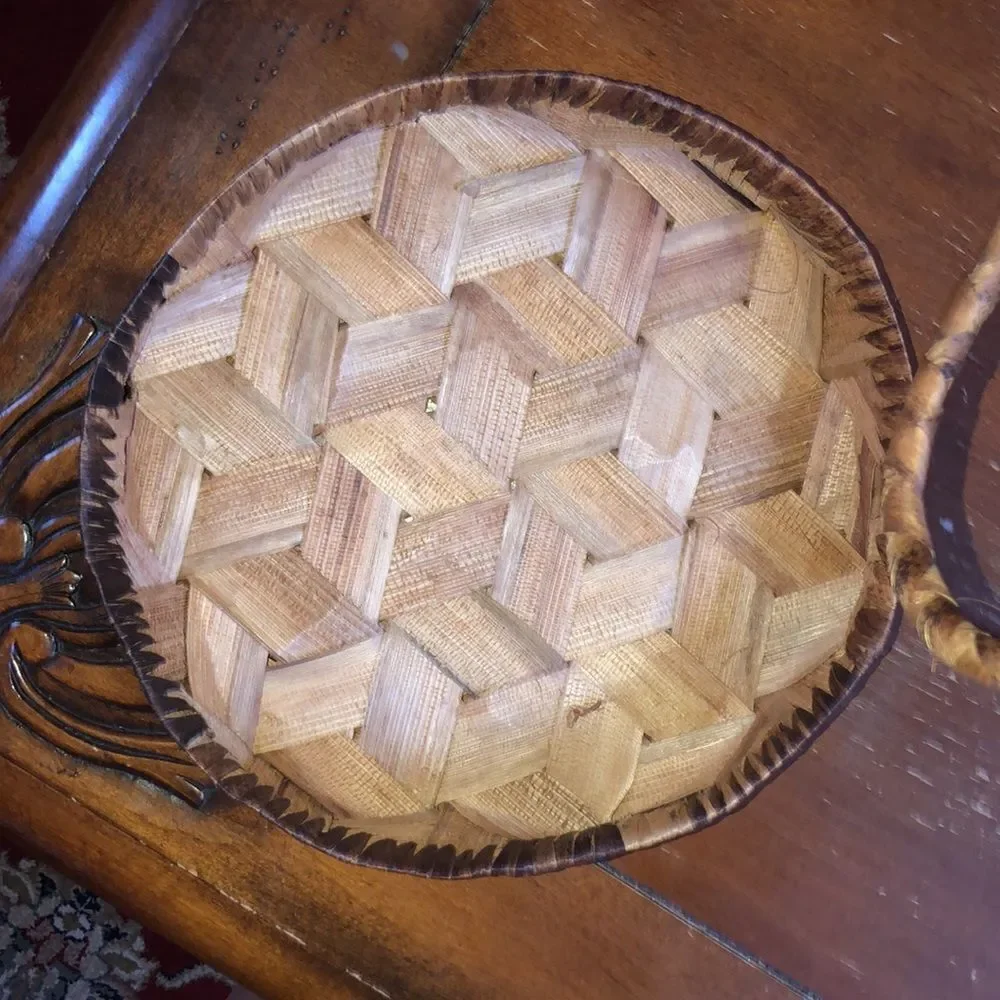 Bamboo Woven Pleated Handmade Cylinder Tube Basket with a Lid and Handles